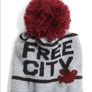FREE CITY pompom wool hat